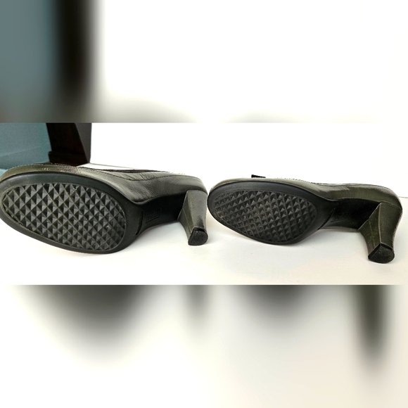 Aerosoles Leather Pumps - Picture 5 of 6